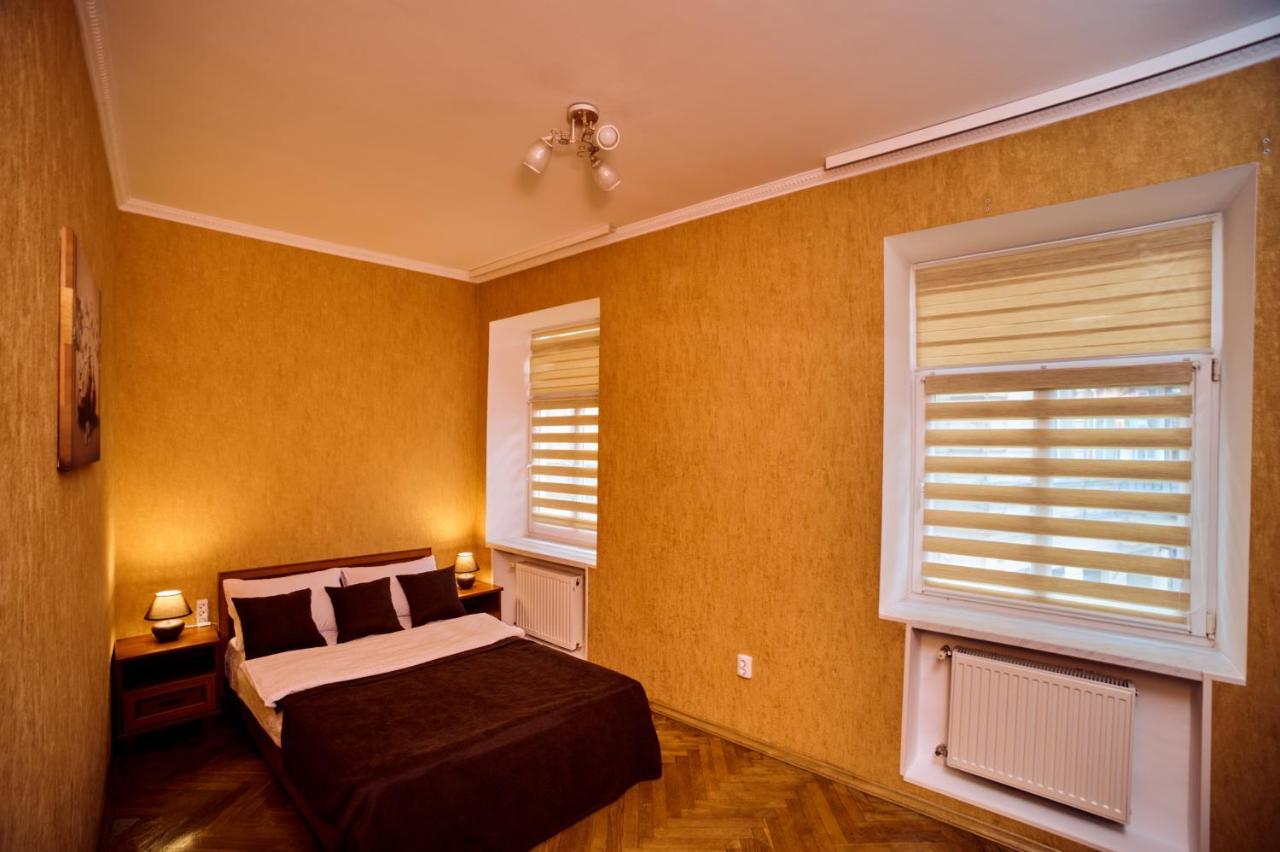 Apartments Near Potocki Palace Lviv Ngoại thất bức ảnh