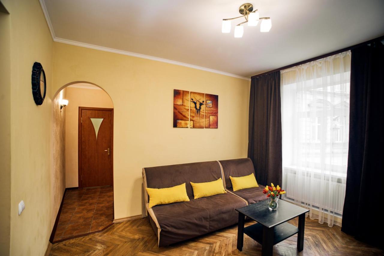 Apartments Near Potocki Palace Lviv Ngoại thất bức ảnh