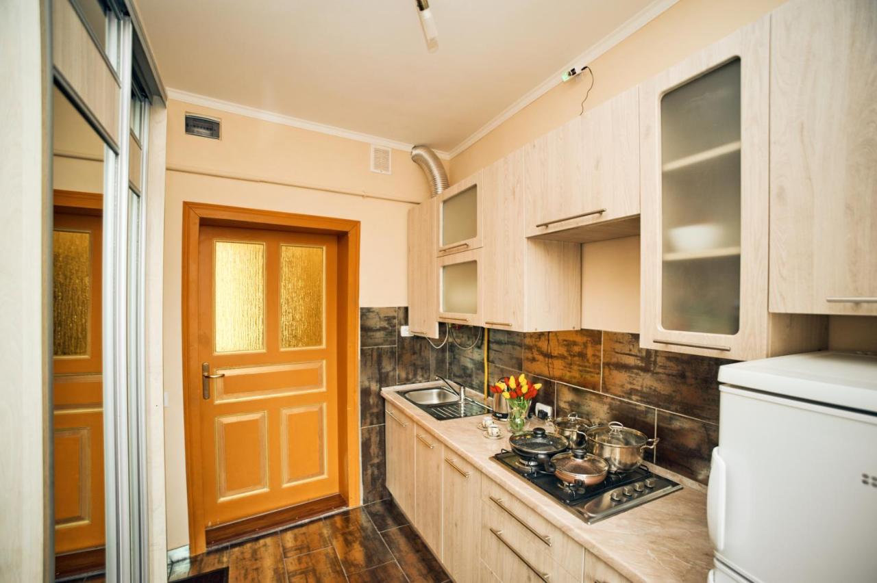 Apartments Near Potocki Palace Lviv Ngoại thất bức ảnh