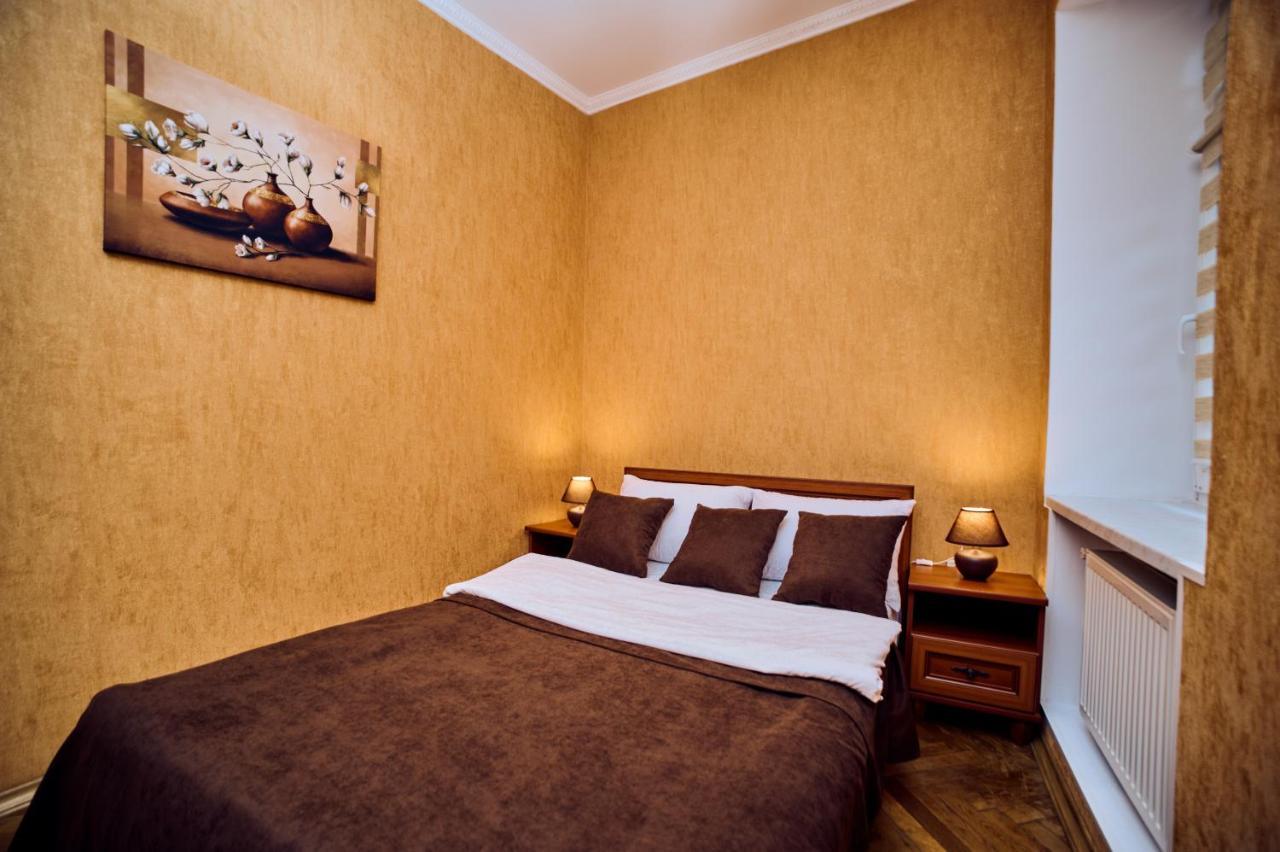 Apartments Near Potocki Palace Lviv Ngoại thất bức ảnh